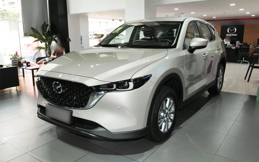 Mazda возобновила продажи автомобилей в России с официальной гарантией