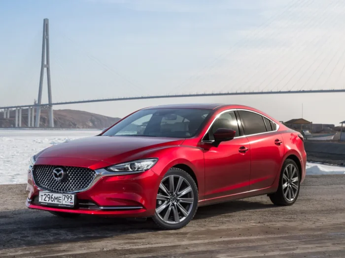 Компания Mazda внесла изменения в комплектацию седана Mazda 6