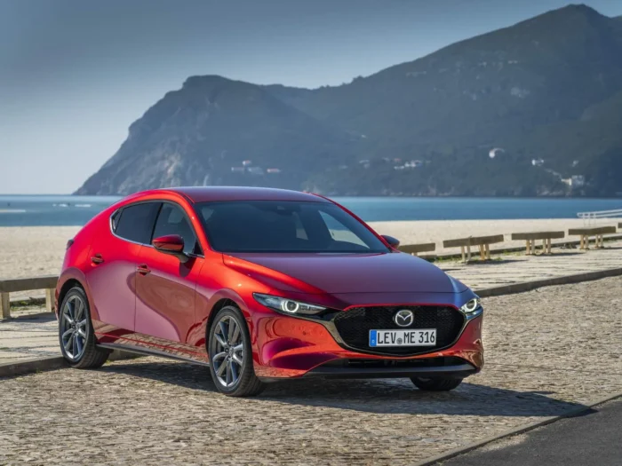 В России появилась обновлённая версия седана Mazda 3