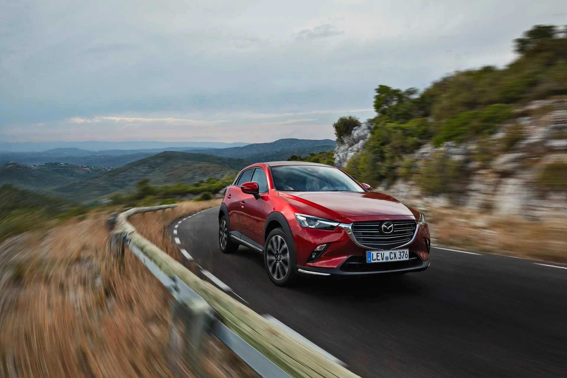 Компания Mazda выпустила кроссоверы CX-3 в спецверсии GT SportNav+