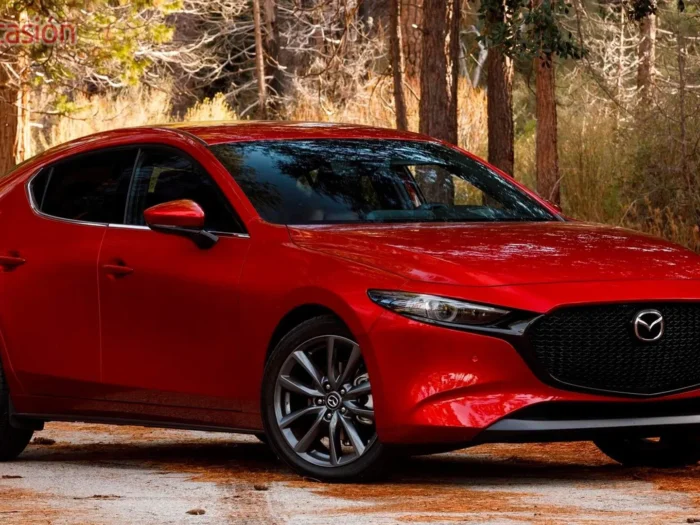 Новые Mazda 3 и CX-30 признали одними из лучших авто 2019 года