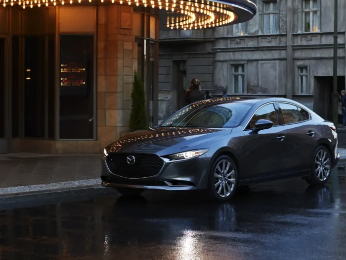 Близится старт продаж нового седана Mazda 3