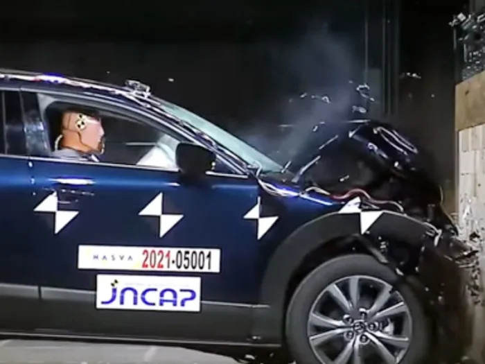 Mazda CX-30 показал хорошие результаты в краш-тесте JNCAP